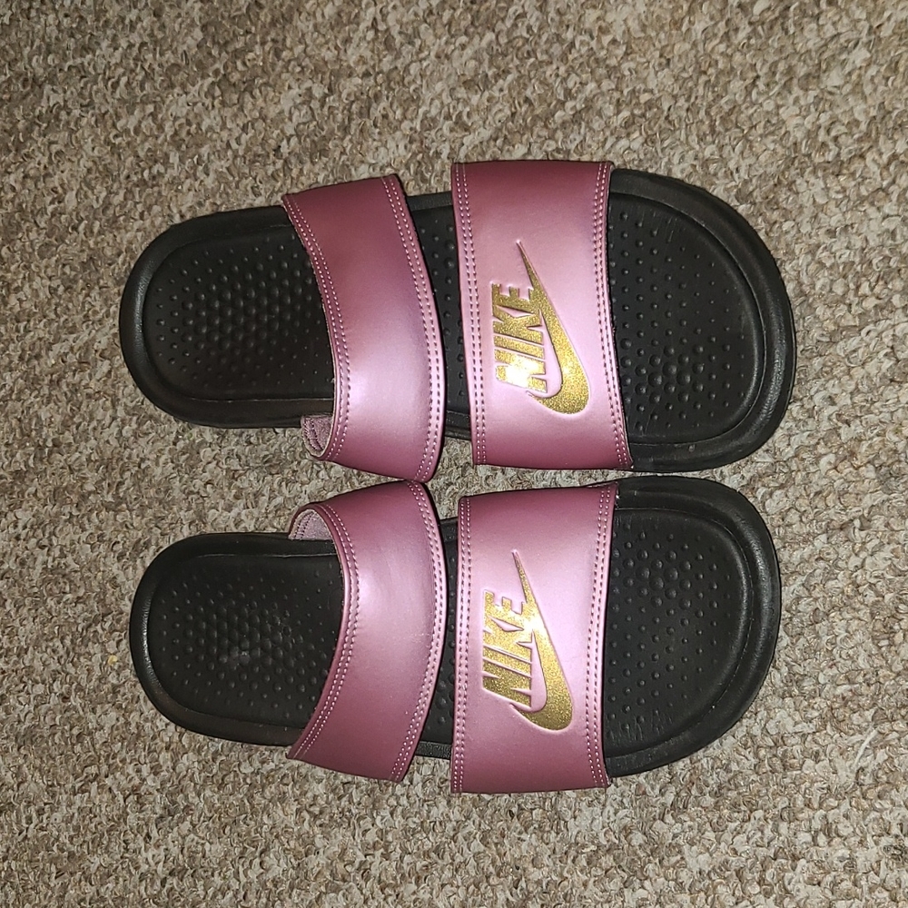 NIKE Women's Benassi Duo Ultra Slide